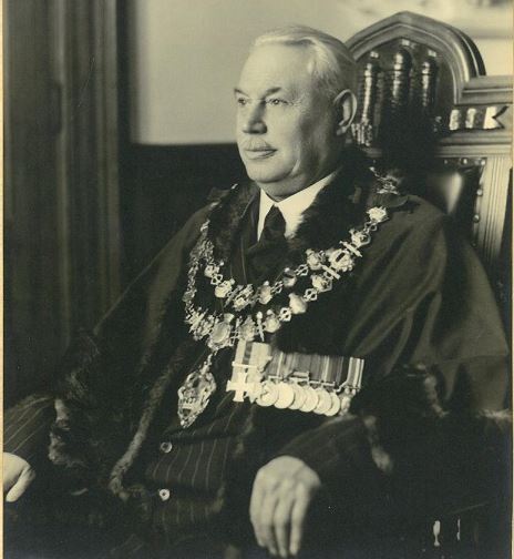 Major Albert Victor Bradshaw M.C., Mayor of Newbury 1946-47.